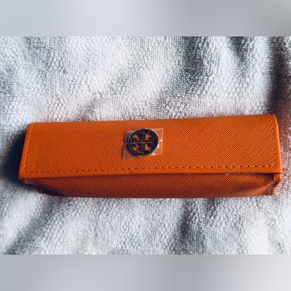 Tory Burch Orange Textured Glasses case - Picture 2 of 7